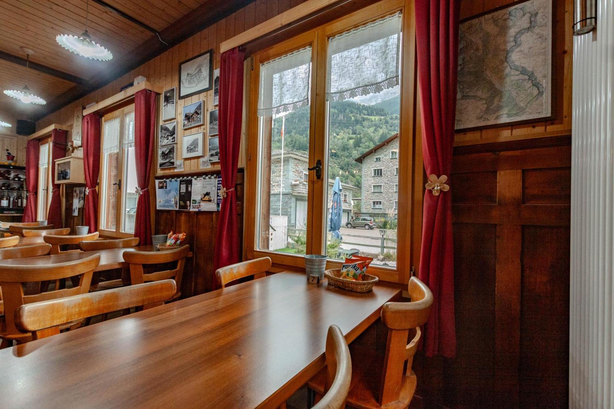Ristorante Pensione Chalet Stazione Poschiavo Ngoại thất bức ảnh