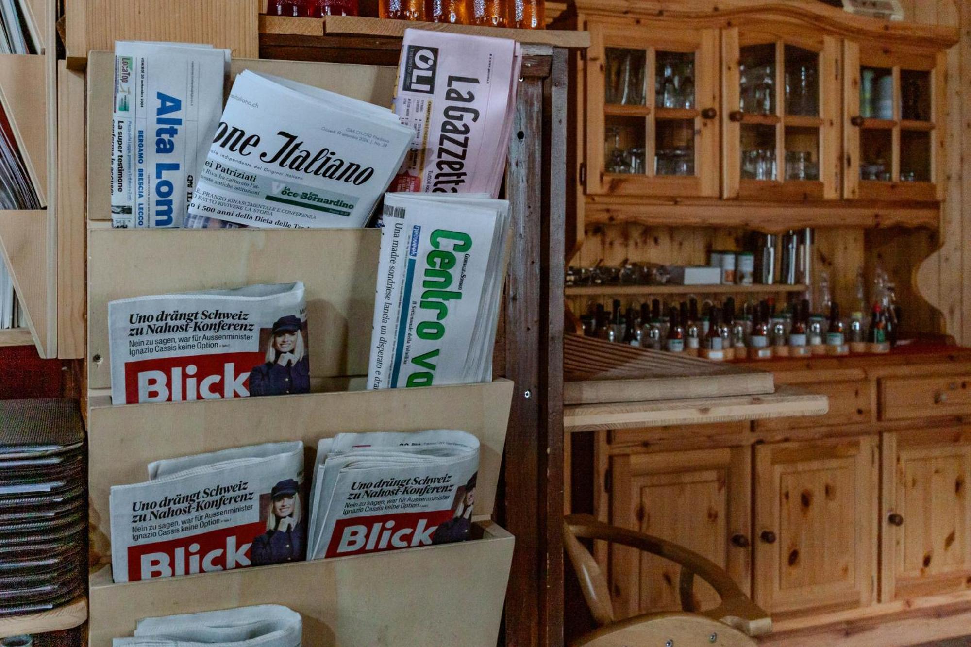 Ristorante Pensione Chalet Stazione Poschiavo Ngoại thất bức ảnh