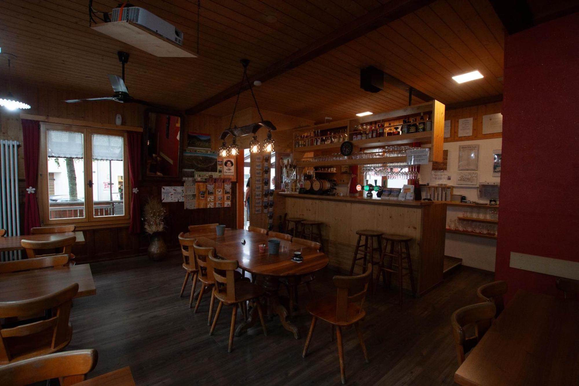 Ristorante Pensione Chalet Stazione Poschiavo Ngoại thất bức ảnh
