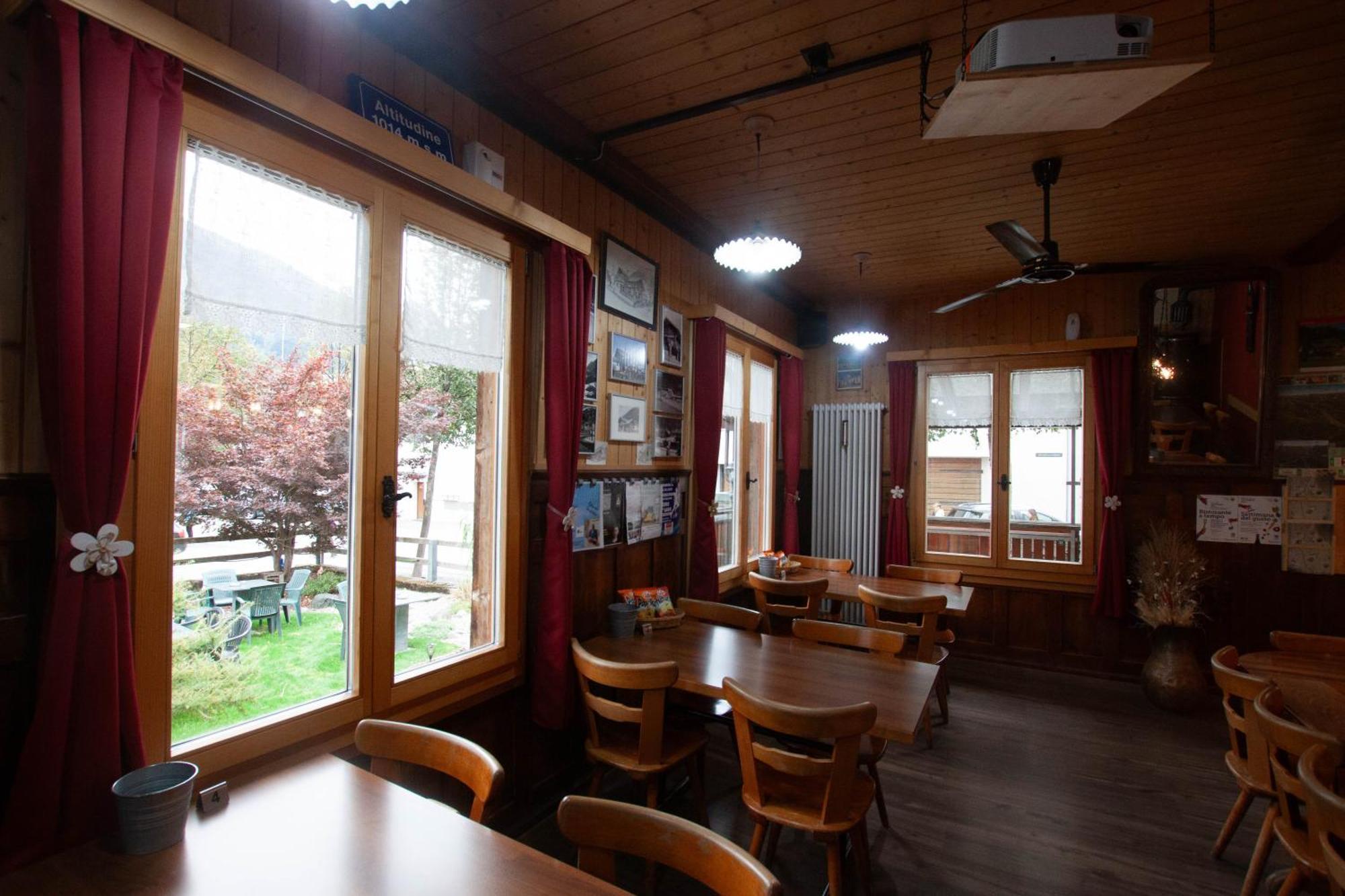 Ristorante Pensione Chalet Stazione Poschiavo Ngoại thất bức ảnh